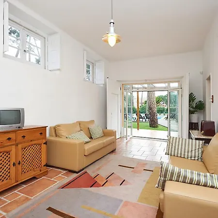 וילה Yellow House