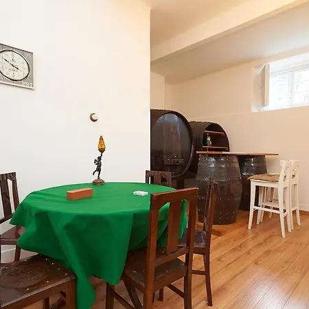 Yellow House סינטרה