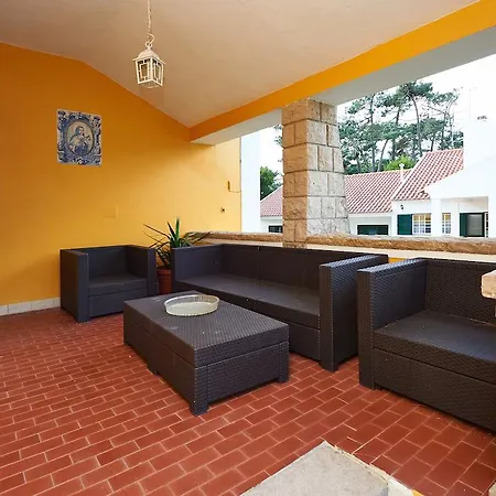 וילה Yellow House *